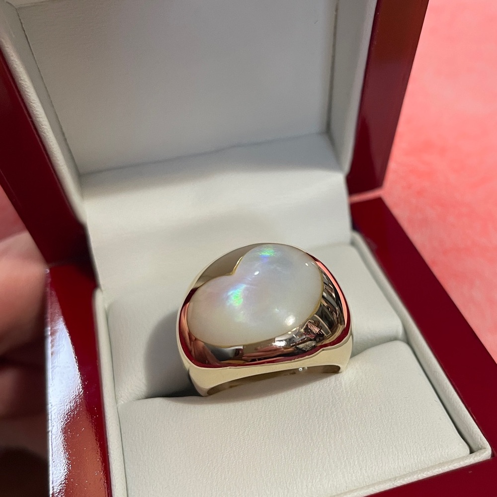 Gold Ring, 14kt with Beautiful Mother of Pearl HEART. 
This Gorgeous Dome Ring!